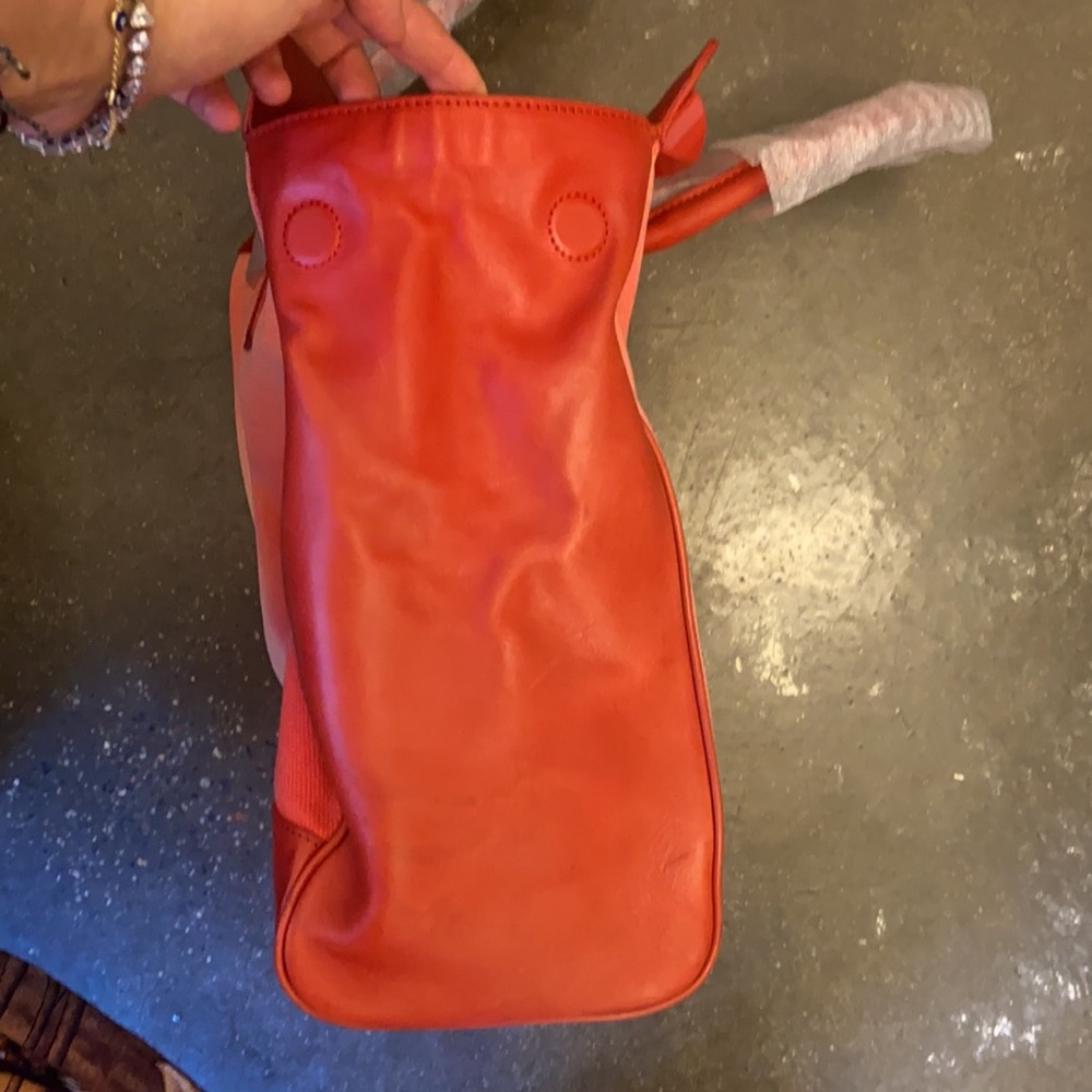 NWT Tory Burch Meredith Tote with color damage - Picture 4 of 7